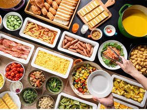 朝食は、CANVASラウンジにてブッフェ形式でご用意。LOCALなメニューもお見逃しなく!