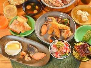 鰻の蒲焼き、魚錠水産の刺身、名古屋名物エビフライ、銀さわら西京焼き、鯛だし味噌汁、カレーなどご用意♪