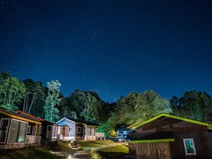 【プレミアムヴィラ】季節ごとに違う表情を見せる八ヶ岳の夜空の下に佇むコテージ。