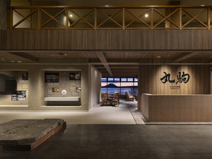 �t�����g���ɂ́A�����������u�x┌΂̐�i�v�����q�l�����҂����܂��B