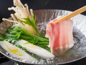 黒豚はさっとしゃぶしゃぶ口の中で広がる甘みに感動