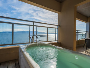 気持ち良すぎる!海を眺めながらお風呂を愉しむ