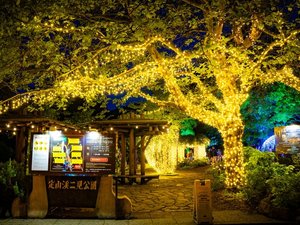 �yJOZANKEI NATURE LUMINARIE�z���C���̓񌩒݋��ł́A�}�b�s���O�ƏƖ��ɂ�鉉�o��