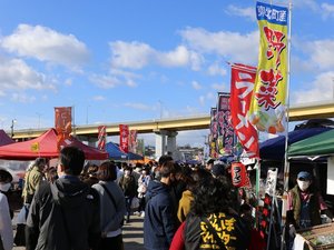 館鼻岸壁朝市