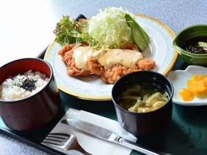 みやざきのソウルフード、安定のチキン南蛮定食(^¬^)!