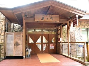 レイクランドエントランスです♪宿泊フロント、大浴場、レストランはこちらへ!