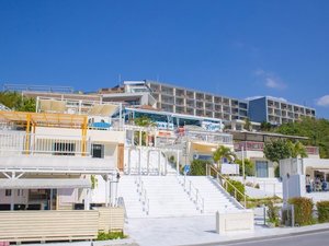 那覇空港に隣接した瀬長島にある癒しと感動のウミカジテラス