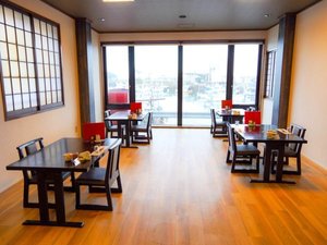 ご夕食・ご朝食の会場となります。