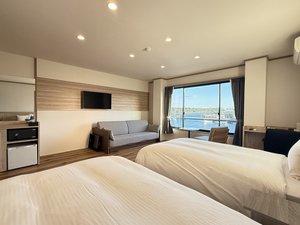 【Bタイプ】シャワー付き洋室 海側のお部屋。ツインベッド + ソファーベッドのお部屋となります。