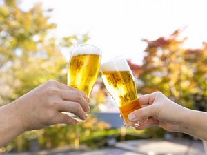 無料サービスの生ビール 晴れた日は外で乾杯
