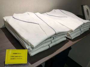 男女兼用ナイトガウン(客室階エレベーター近くにご用意しております)