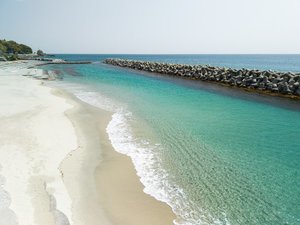 *外観/目の前には、透き通る海と白い砂浜が広がる絶景をお楽しみいただけます。