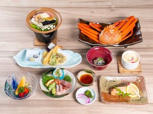 *夕食一例/自然豊かな土地を活かした海と山の恵みたっぷりのお食事が並びます。