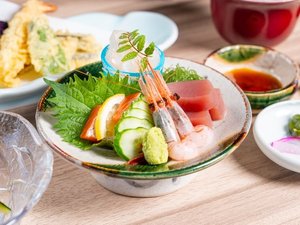 *夕食一例/日本海といえば新鮮なお刺身!赤泊港直送の新鮮な海の幸をご堪能いただけます。