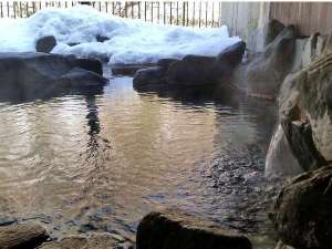 【風木立の川辺 紫明館】露天風呂 湯桧曽川を望む源泉掛け流しの湯檜曽温泉(雪見)