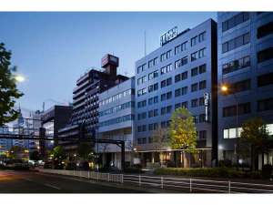 ホテルから新宿三丁目駅側への風景