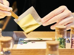【アクティビティー】金箔レター作り体験では金沢箔を使って金泊貼りの体験にチャレンジいただけます。
