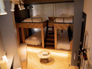 スーペリアスタジオ:シングルベッド4台の最大4名様までご利用いただけるお部屋です。