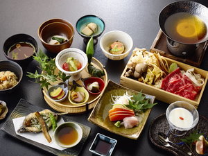 【秋の会席料理(一例)】赤城ならではの旬の恵みを贅沢に使用した特別な夕食。