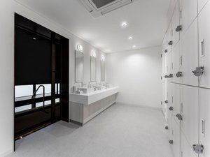 ご宿泊者専用の大浴場有り(無料)。お部屋から館内着でお越しいただけます。※男性大浴場(脱衣所)