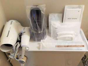 ◆アメニティ◆ドライヤーやヘアブラシ、ボディスポンジ、コットン、綿棒、カミソリ