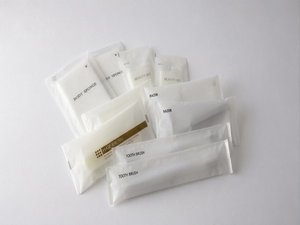 ◆アメニティ◆ヘアブラシ、ボディスポンジ、コットン、綿棒、カミソリ