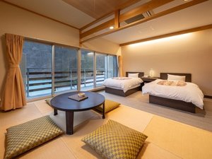 【和洋室】全室南向きで、季節ごとに色鮮やかな山の景色を眺めます。