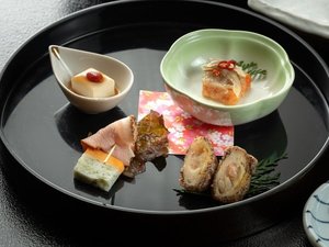 【ご夕食】前菜。季節により変更の可能性もございます。