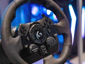 2F�F���[�V���O���[���ł̓X�e�A�����O������Տꊴ����Q�[���v���C���\�B