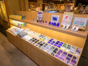 おすすめの化粧水やヘアワックスを数種類取り揃えております。