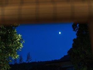 夜の澄んだ空気と星空