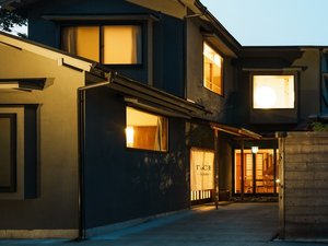 外観(夜)