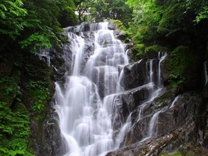 糸島観光/白糸の滝 福岡県指定の名勝。マイナスイオンと自然あふれる憩いの場。ホテルから車40分