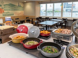 函館駅を眺めながら約40種の朝食ビュッフェをお楽しみください