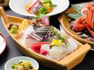 【刺身盛り合わせ】鯛やカンパチが自慢のお造り(一例)