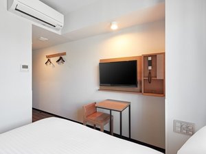 ・【シングル】シモンズ社製セミダブルベッド(幅120cm)を設置。1名様でも広々とご利用いただけます