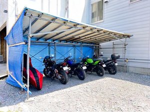 バイク用駐輪場(1台1泊500円)ホテル向かいにバイク用駐輪場をご用意いております。最大5台