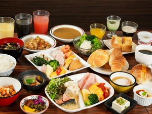 日替わり小鉢や和洋食メニュー、食後のデザートや飲み物の52種類のビュッフェでご用意。