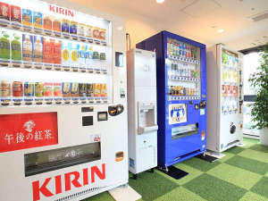 【自動販売機・製氷機】お酒、ジュース、お水、アイスクリームも販売しております