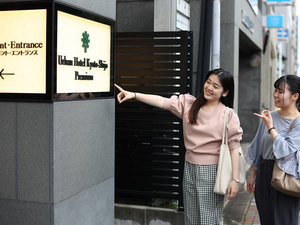【ホテル外観】市バス「四条堀川」すぐ!観光地へのアクセスも抜群です