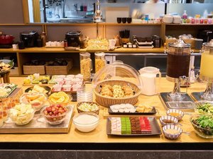 京都丹後産こしひかりを使った「ごはん」、程よい辛さのオリジナルカレー、味噌汁、スープ類もございます。