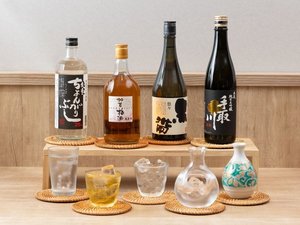 【無料ラウンジ】<宿泊者限定>アルコール類もご用意しております。九谷焼の酒器でどうぞ。