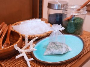 【無料アメニティ】お部屋のお風呂でゆっくりと疲れを癒していただくため、バスソルトバーをご提供
