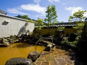 源泉掛け流しの長良川温泉です!茶褐色の温泉で身体の真から温まります。