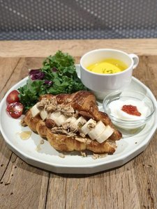 朝食 バナナグラノーラクロワッサン