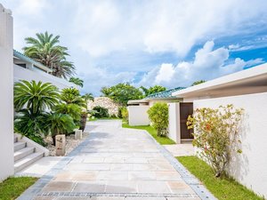 ���₩�ȋu�ɒi�X�ɕ��ԁA�v���C�x�[�g���B��