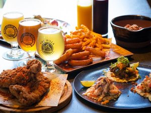 �y�É���:�É��E�����zThe Villa & Barrel Lounge