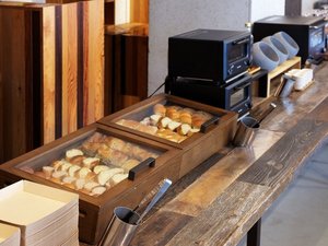 ラウンジ|時間を気にせずいつでも自由に楽しめる、24時間ラウンジサービス