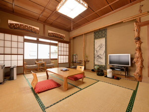 *和室12畳(客室一例)/畳の香りがほのかに薫るお部屋で団欒のひと時をお過ごし下さい。