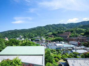 高台のため湯河原の街並みを一望できますよ♪